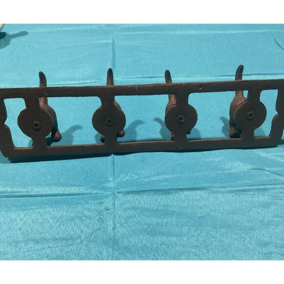 Cast Iron Dog Butt Wall Hanger - Picture 3 of 5
